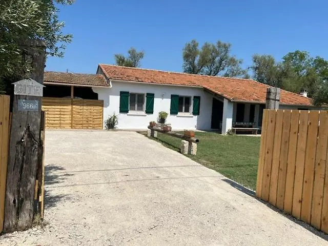 Villa Les Mazets Du Paty Albaron Casa vacanze